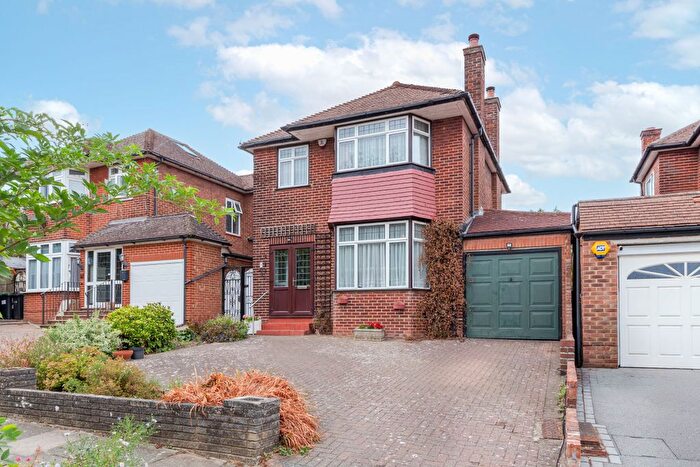 3 Bedroom Detached House For Sale In Brayton Gardens, EN2