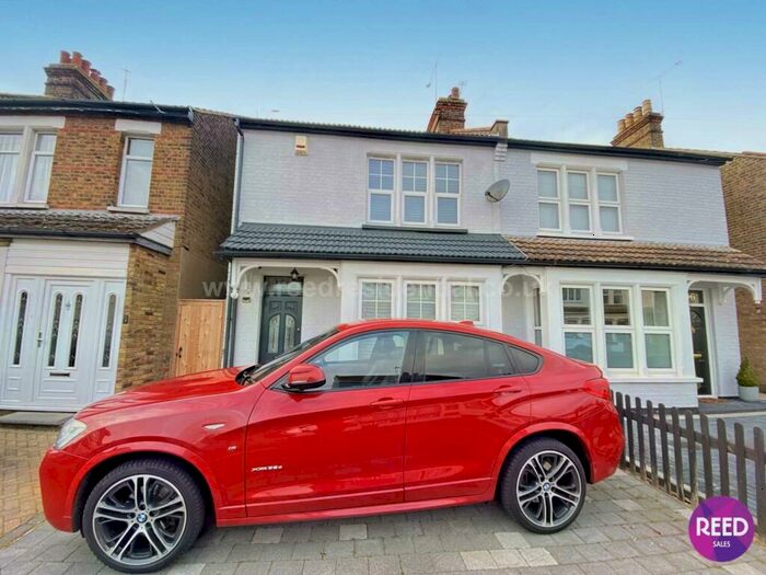 3 Bedroom Semi-Detached House To Rent In Richmond Ave, Southend On Sea, SS3