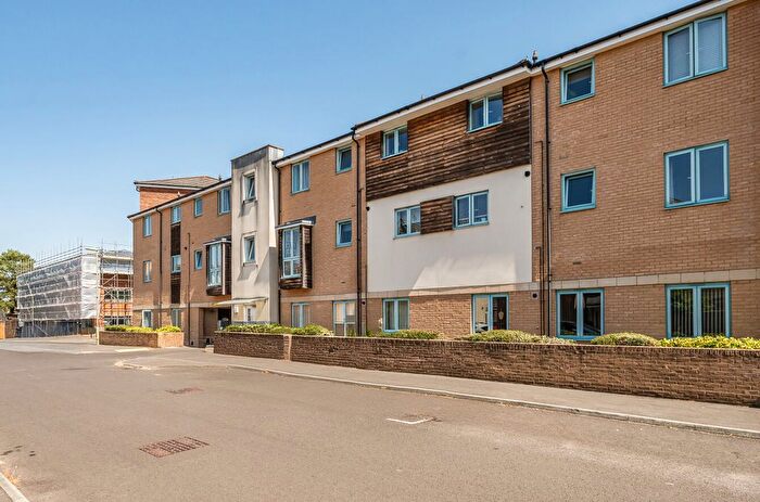 2 Bedroom Flat For Sale In Conduct Gardens, Eastleigh, Hampshire, SO50