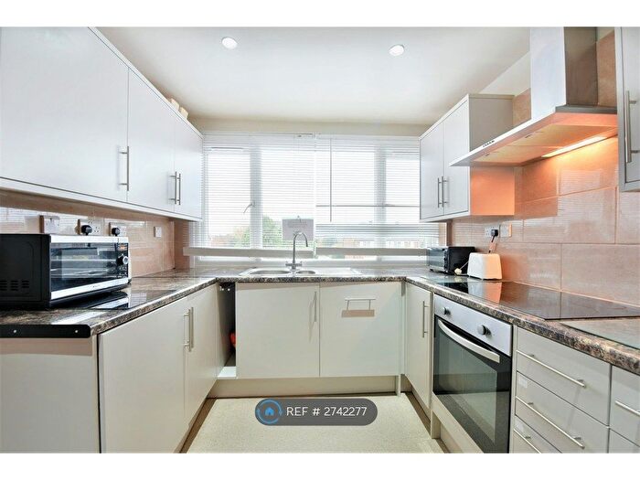 5 Bedroom Detached House To Rent In Swasdale Road, Luton, LU3