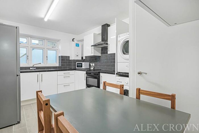 4 Bedroom House To Rent In Walpole Road, Tottenham, N17
