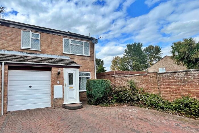3 Bedroom Semi-Detached House To Rent In Throop, BH8