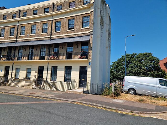 1 Bedroom Flat To Rent In Camden Crescent, Dover, CT16