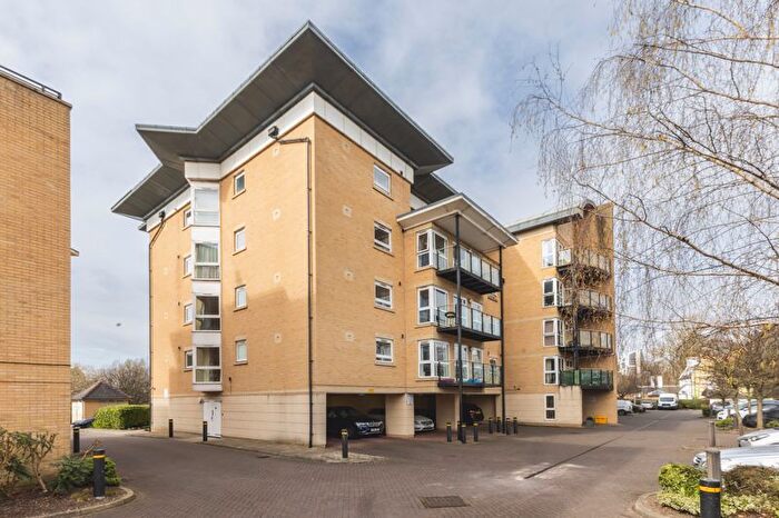 2 Bedroom Flat To Rent In Sparkes Close, Bromley, BR2