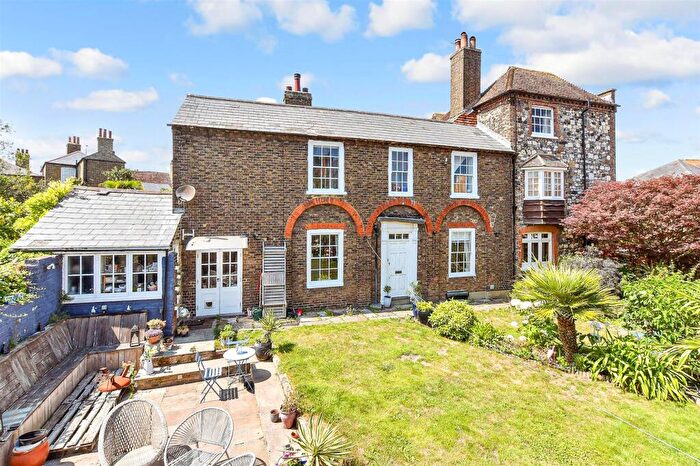 2 Bedroom Character Property For Sale In Upper Strand Street, Sandwich, Kent, CT13