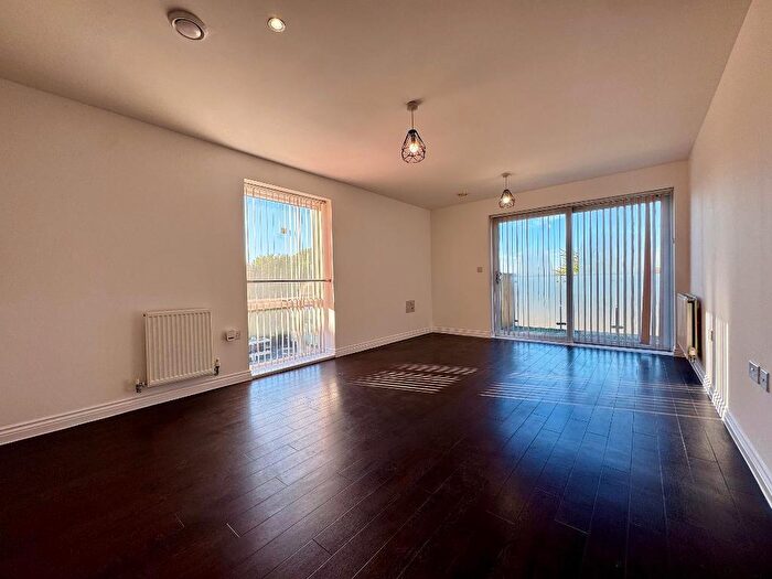 3 Bedroom Flat To Rent In Scenix House, Chigwell Road, South Woodford, London, E18