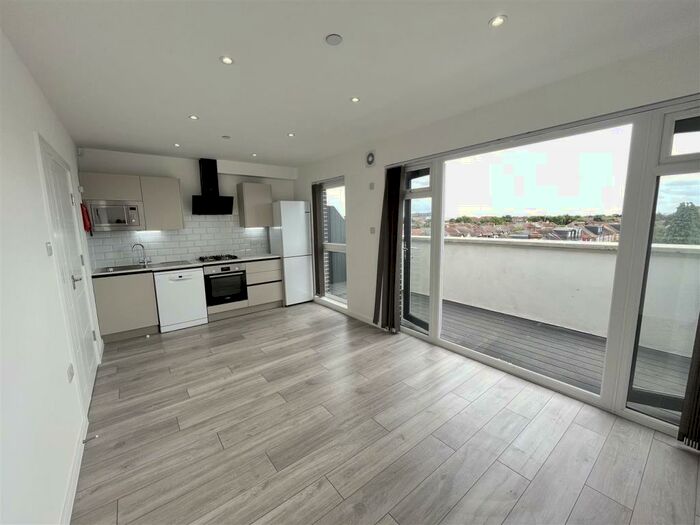 1 Bedroom Flat To Rent In High Road, Chadwell Heath, Romford, RM6