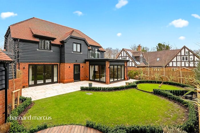 4 Bedroom Detached House For Sale In Huntersfield Farm, Fairlawn Road, Banstead, SM7