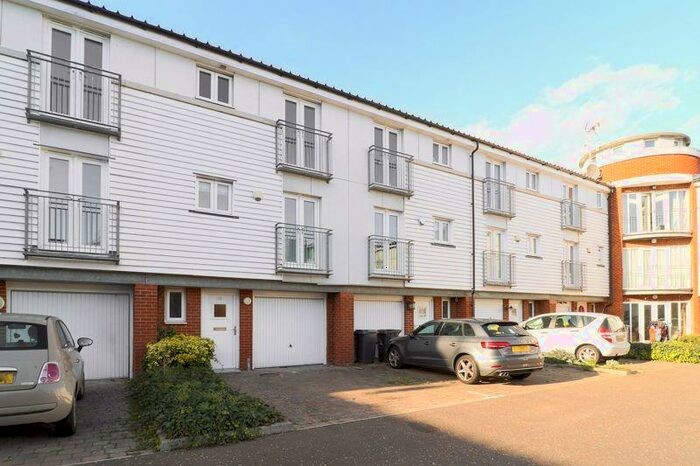 3 Bedroom Town House To Rent In Canterbury, CT1