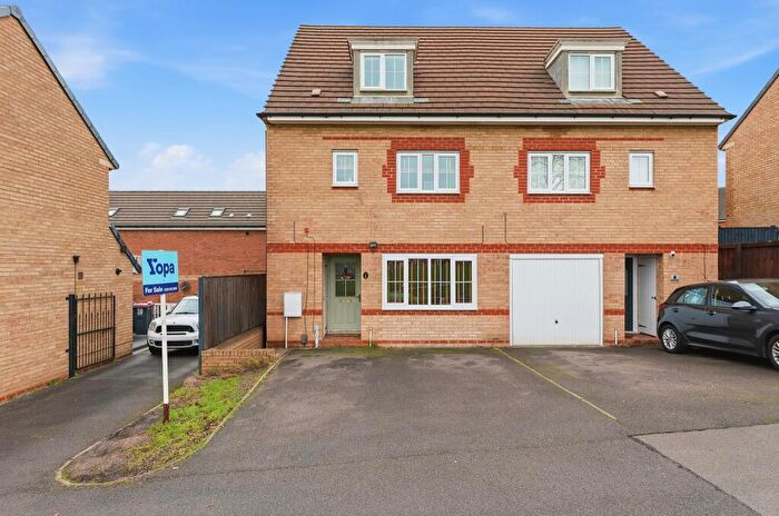 3 Bedroom Semi-Detached House For Sale In Field View Court, Brinsworth, Rotherham, S60