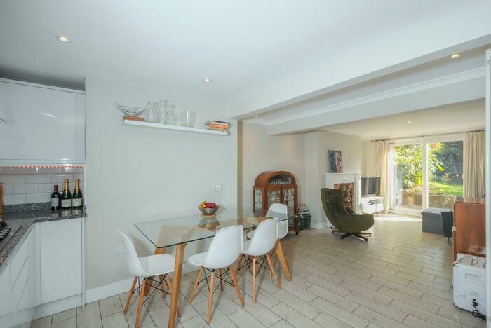 3 Bedroom Town House To Rent In The Grove, Reading, RG1