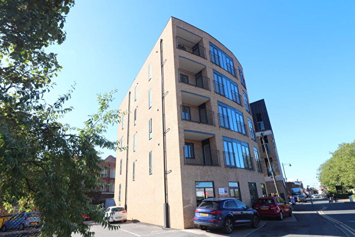 2 Bedroom Apartment To Rent In William Hunter Way - Brentwood, CM14