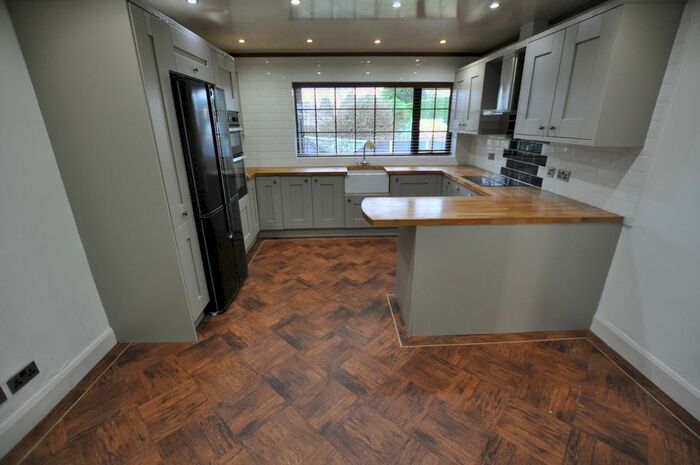 4 Bedroom Bungalow For Sale In Wynne Grove, Denton, M34