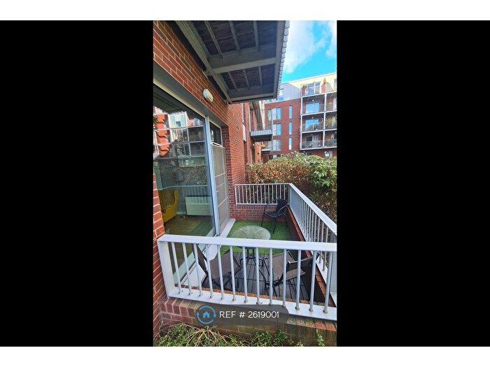 2 Bedroom Flat To Rent In Aqua Apartments, London, N4