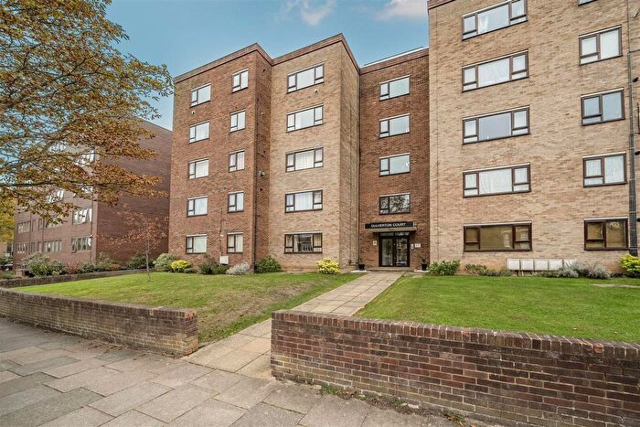 2 Bedroom Flat For Sale In Adelaide Road, Surbiton, KT6