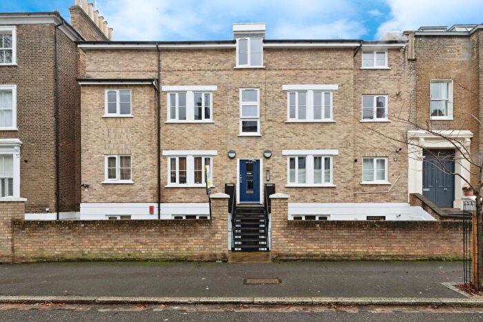 1 Bedroom Flat For Sale In Darnley Road, London, E9