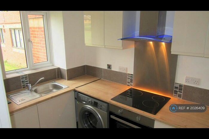 1 Bedroom Flat To Rent In Chestnut Road, Vange, Basildon, SS16