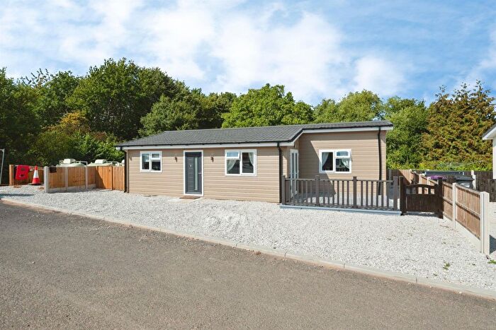 1 Bedroom Lodge For Sale In Digbeth Lane, Claverley, Wolverhampton, WV5