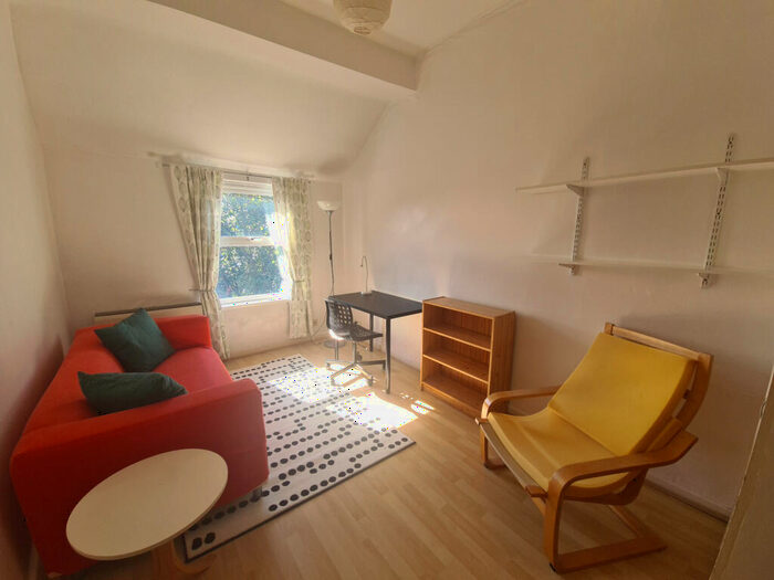 1 Bedroom House To Rent In Moorland Road, Leeds, LS6