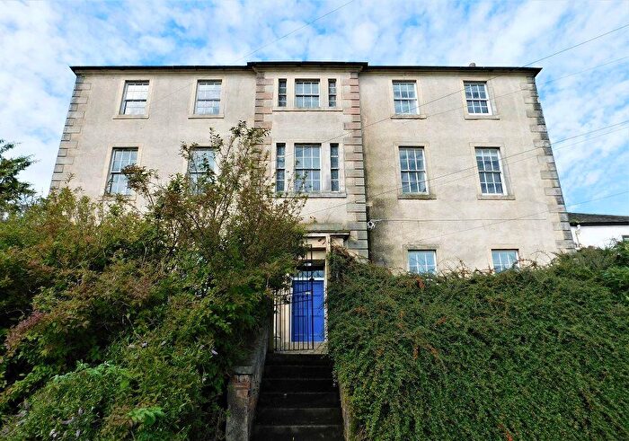 2 Bedroom Flat To Rent In Queens Court, Dunfermline, KY12
