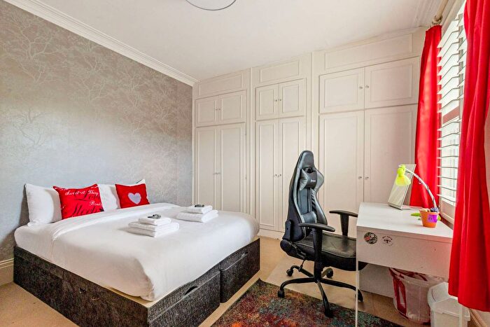 5 Bedroom Semi-detached House For Sale In St Ann's Hill, Wandsworth, London, SW18