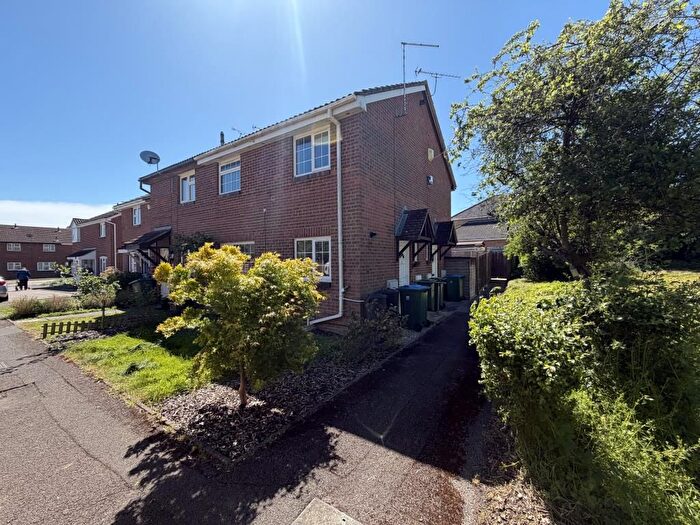 1 Bedroom Terraced House To Rent In Larch Close, Aylesbury, HP20