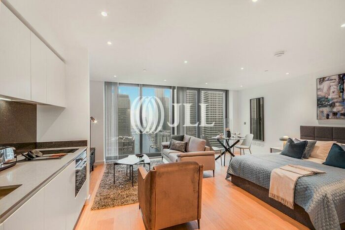 Flat To Rent In Landmark Pinnacle, London, E14