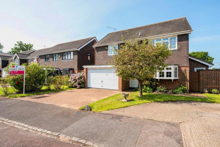 4 Bedroom Detached House For Sale In Hearne Drive, Holyport, Maidenhead, SL6