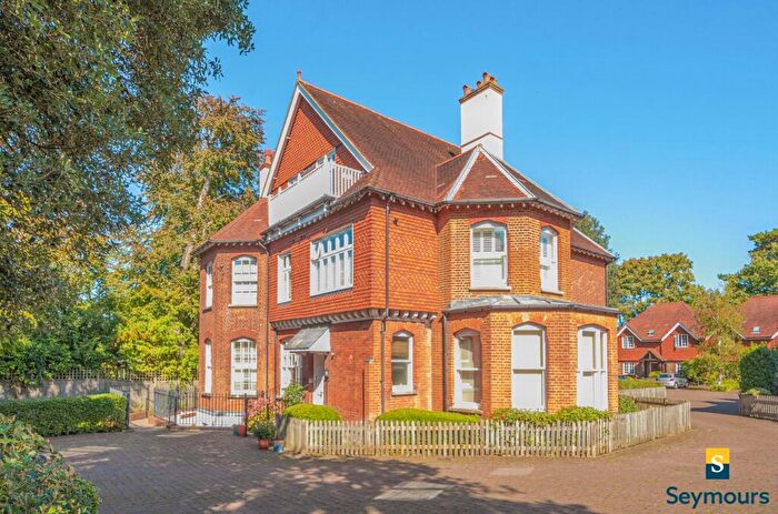1 Bedroom Flat For Sale In Tyrells Place, Guildford, Surrey, GU1