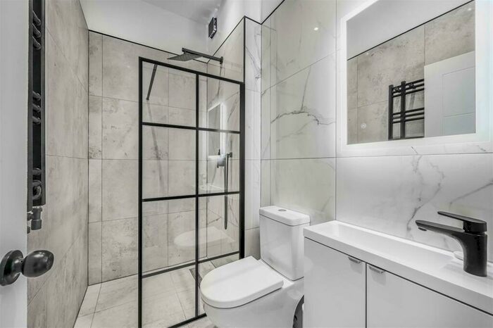 2 Bedroom Flat To Rent In Upper Richmond Road West, East Sheen, SW14