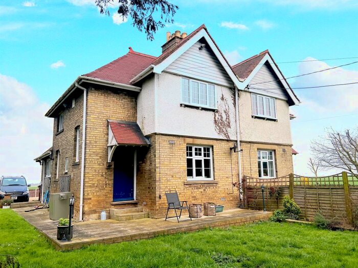 3 Bedroom Semi-Detached House For Sale In Stone Bridge Corner, Thorney, Peterborough, PE6