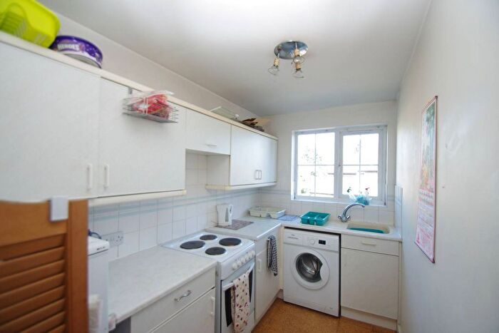 1 Bedroom Flat To Rent In , Watford, WD18