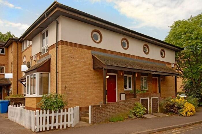 1 Bedroom Flat To Rent In Chaucer Drive, London, SE1