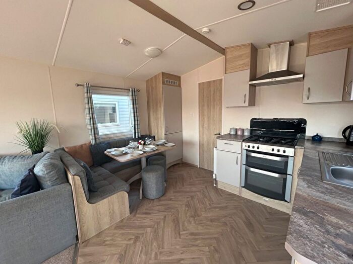 3 Bedroom Mobile/park Home For Sale In Hythe Road, Dymchurch, Romney Marsh, TN29