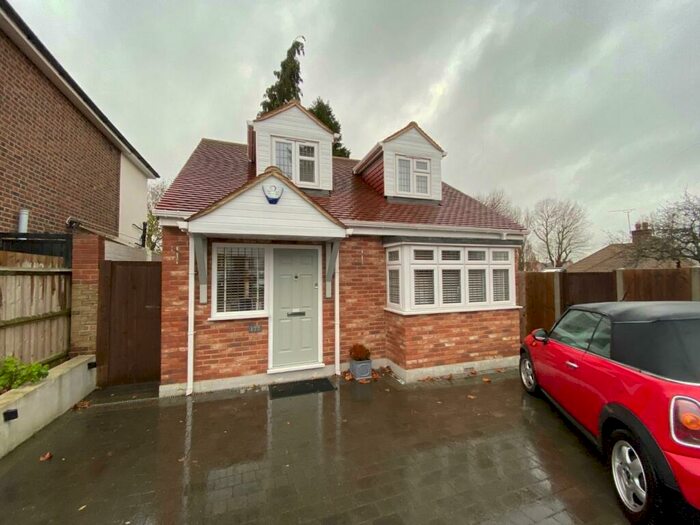 2 Bedroom Detached Bungalow To Rent In Lodge Avenue, Gidea Park, RM2