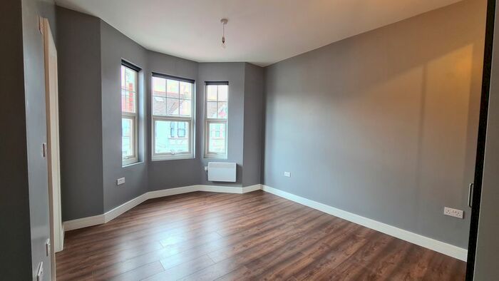 Studio To Rent In Avonwick Road, Hounslow, TW3