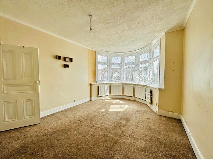 2 Bedroom Flat To Rent In Vaughan Gardens, Ilford, IG1