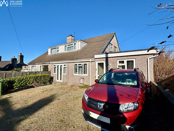 4 Bedroom Bungalow For Sale In Tan Alltran, Holyhead, LL65