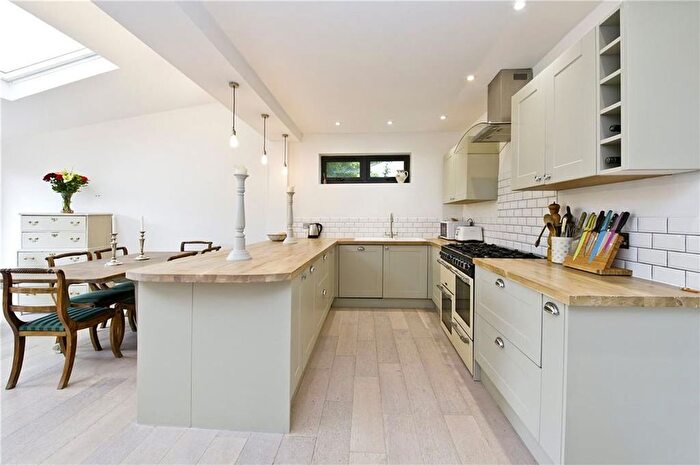 2 Bedroom Flat To Rent In Uxbridge Road, Shepherds Bush, W12