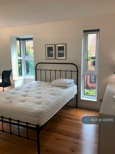 Studio To Rent In Turnpike Lane, Sutton, SM1