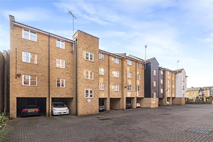 2 Bedroom Flat For Sale In West Street, Gravesend, Kent, DA11