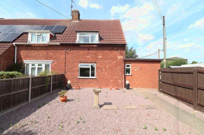 3 Bedroom Semi-Detached House For Sale In Mallard Road, Spalding, PE12