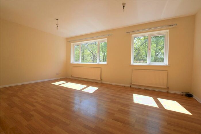 3 Bedroom Apartment To Rent In Yorktown Road, Sandhurst, Berkshire, GU47