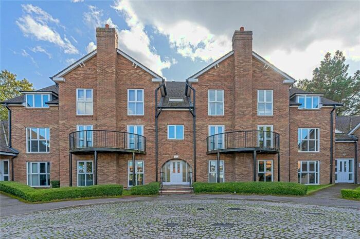 2 Bedroom Apartment To Rent In Squirrel Walk, Wokingham, Berkshire, RG41