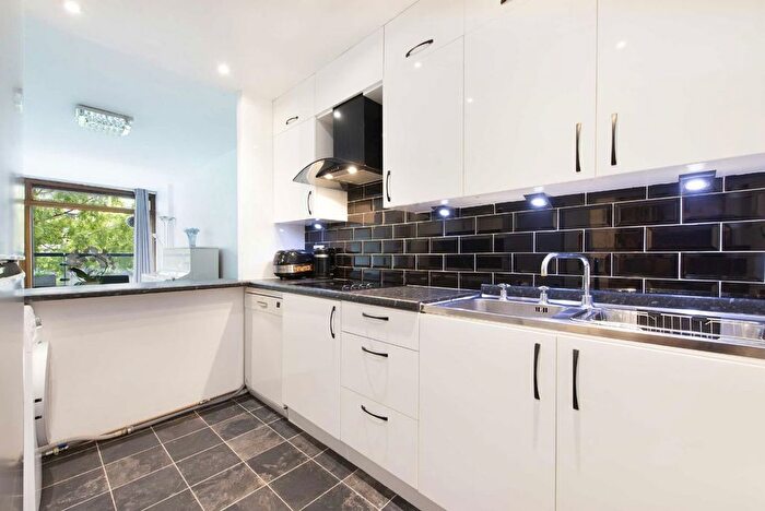 2 Bedroom Flat For Sale In Barbican, Defoe House, Barbican, EC2Y