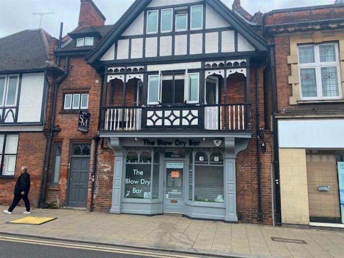 Studio To Rent In High Road, Loughton, IG10