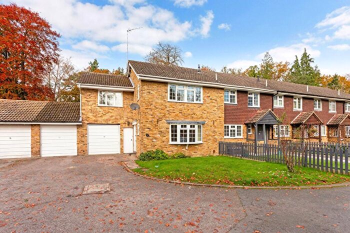 4 Bedroom End Of Terrace House To Rent In Newark Road, Windlesham, Surrey, GU20