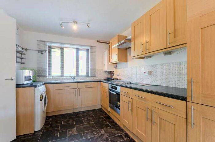 3 Bedroom Maisonette Flat To Rent In Derwent Road, Raynes Park, SW20