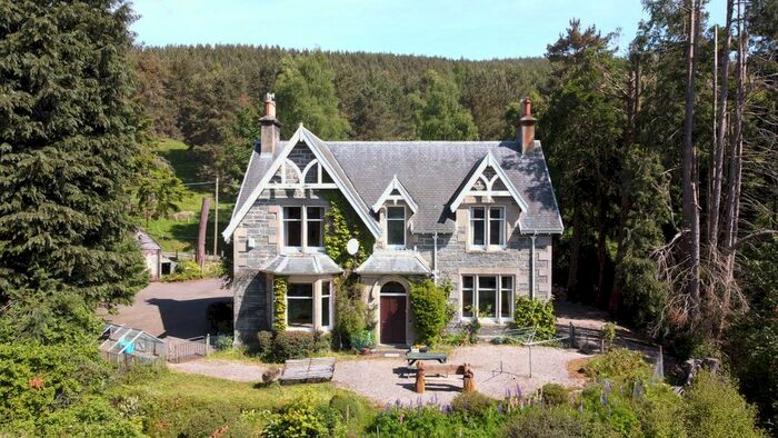 6 Bedroom Detached House For Sale In West Terrace, Kingussie, PH21