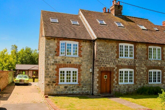 5 Bedroom Semi-Detached House For Sale In Lenham Heath Road, ME17